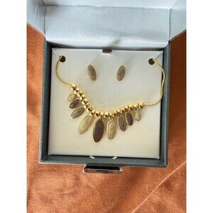 Necklace & earrings